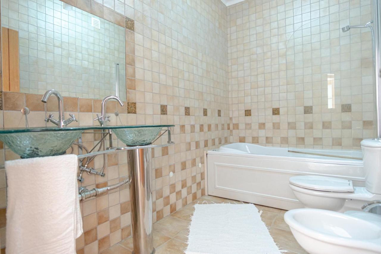 8 Rodrigues Family House - Villa With Patio Nazare Luaran gambar