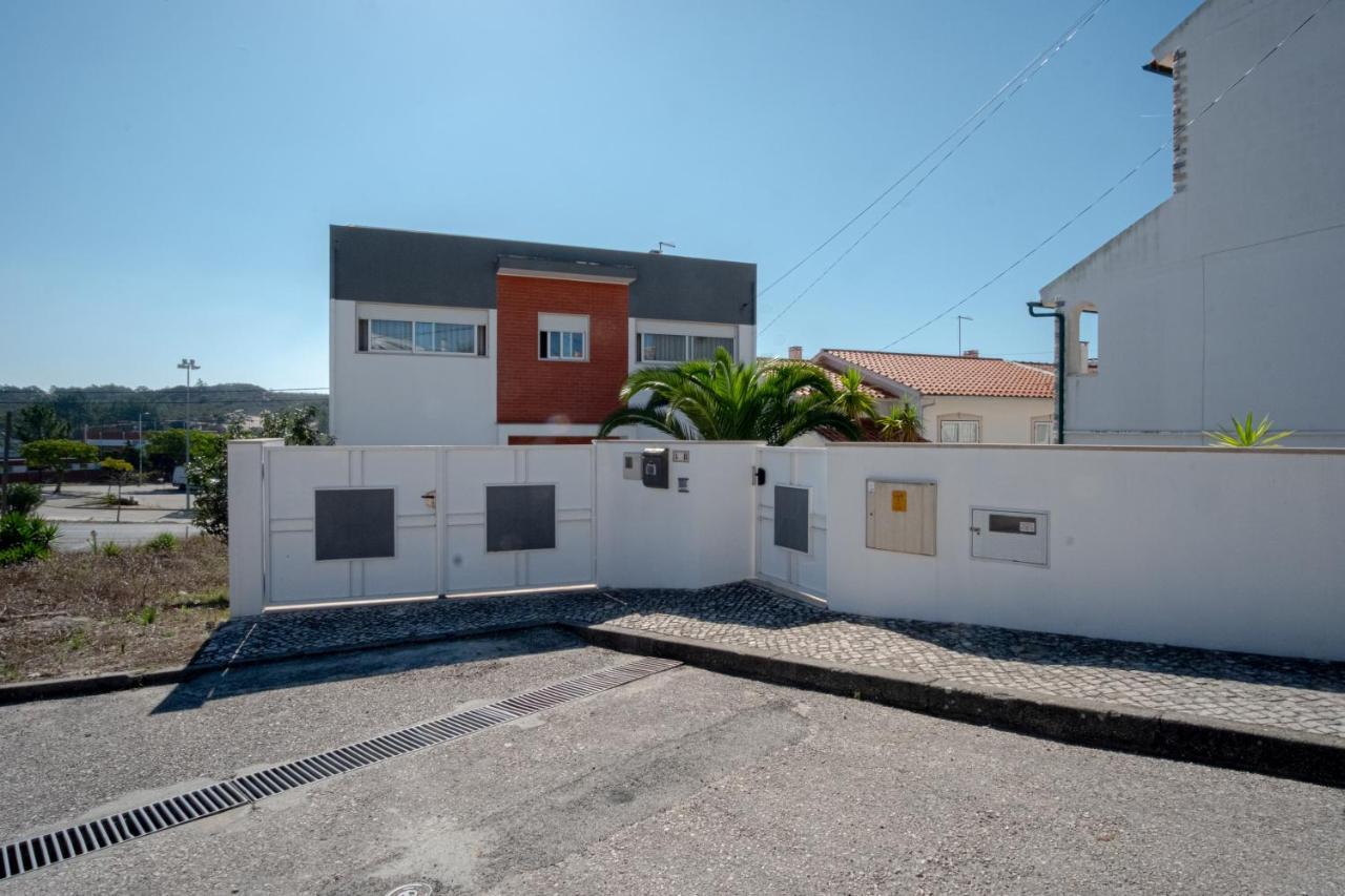 8 Rodrigues Family House - Villa With Patio Nazare Luaran gambar
